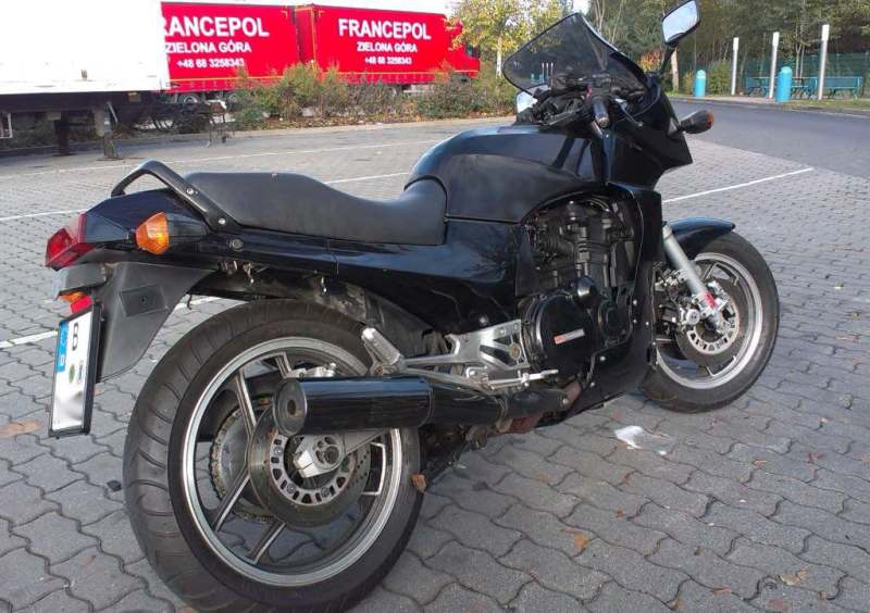 Kawasaki GPZ 900 - Black Ninja